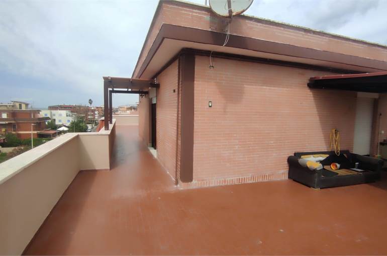 Grande terrazza su tre lati