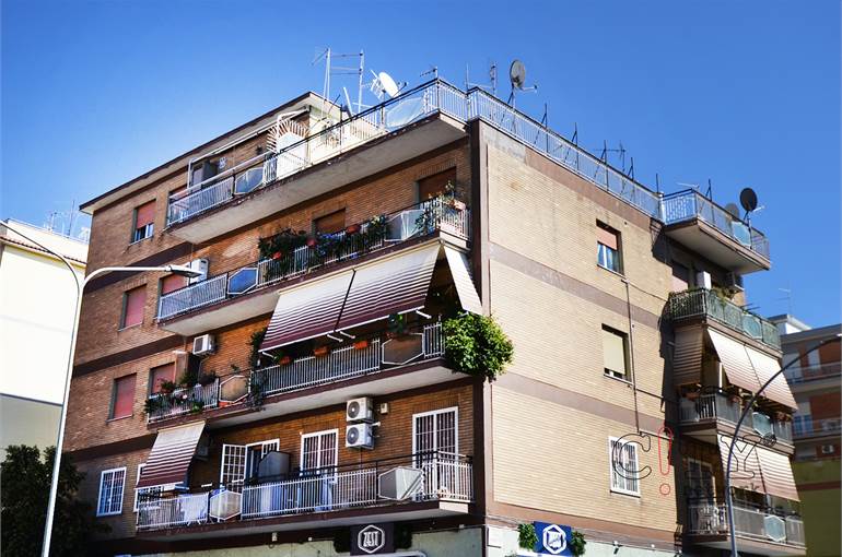 Facciata palazzina in cortina