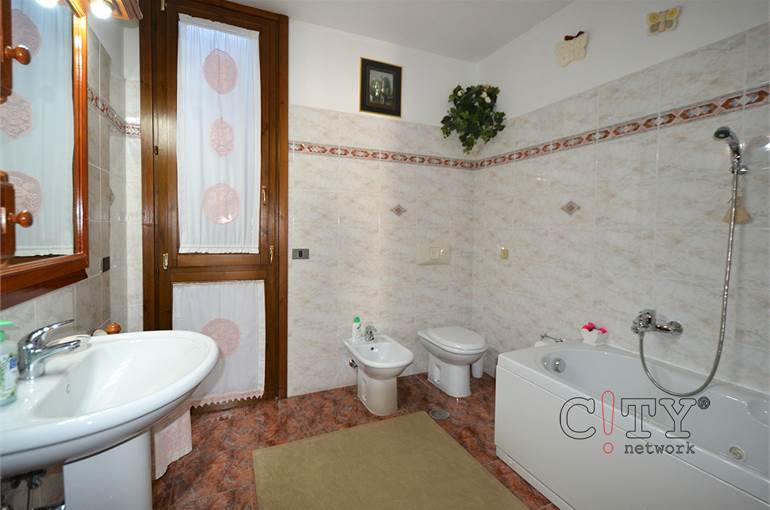 Bagno con vasca idromassaggio