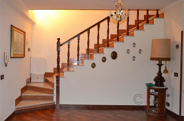 Scala collegamento piano mansardato