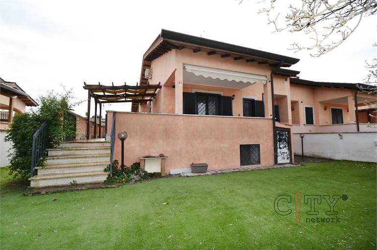 Giardino sui tre lati