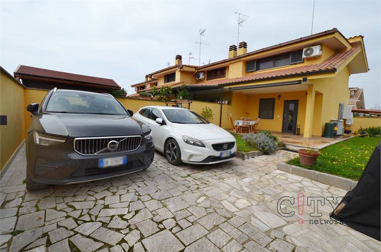 Parcheggio auto privato