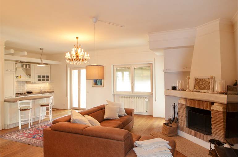 Ampia e luminosa zona giorno