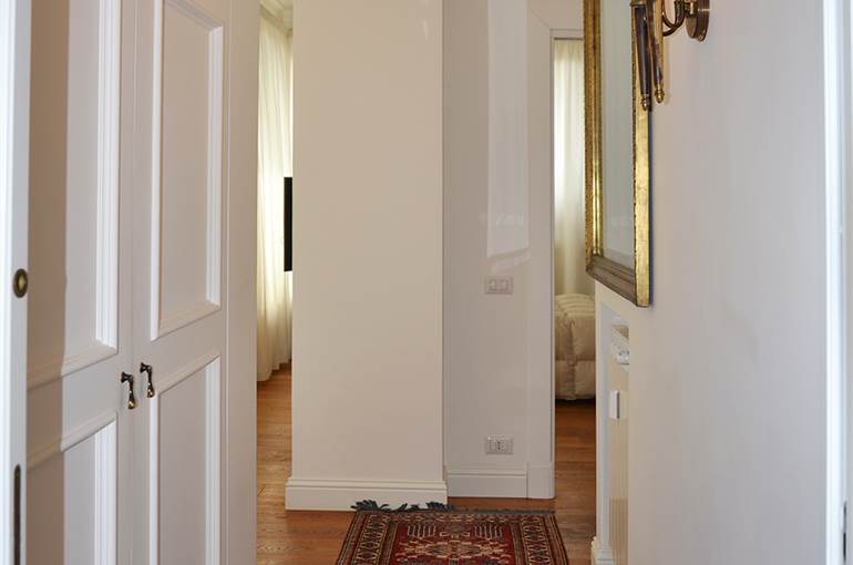 Disimpegno con armadio a muro