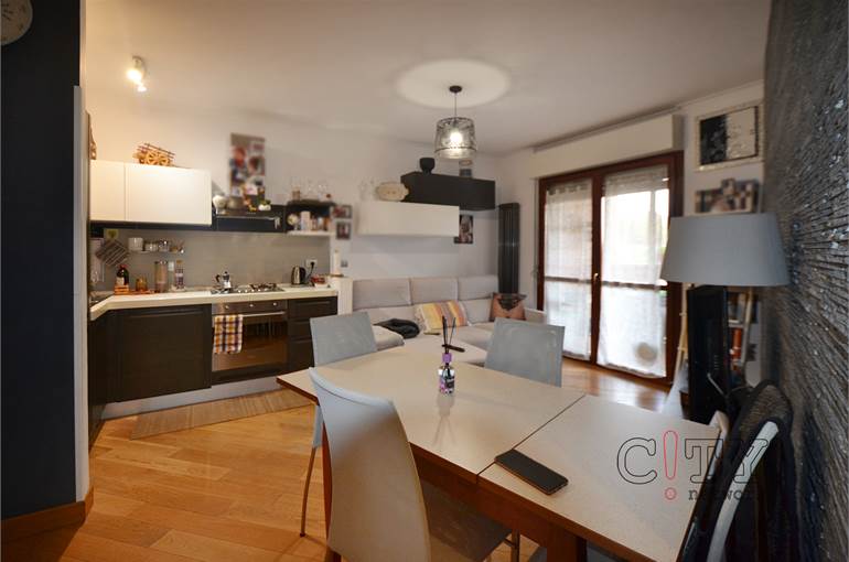 Soggiorno-pranzo con cucina a vista