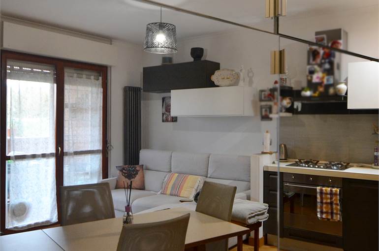 Soggiorno con cucina a vista