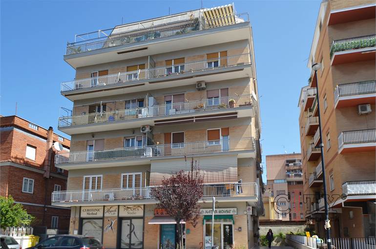 Palazzina in cortina con ascensore 