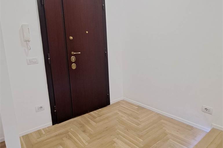 Ingresso con portone blindato