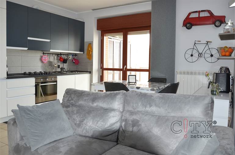 Soggiorno con cucina abitabile a vista 