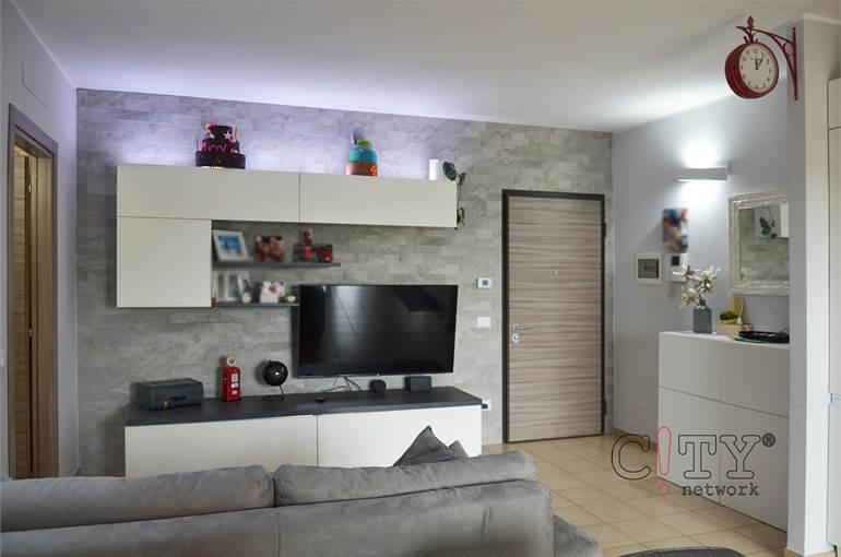 Soggiorno con cucina abitabile a vista 